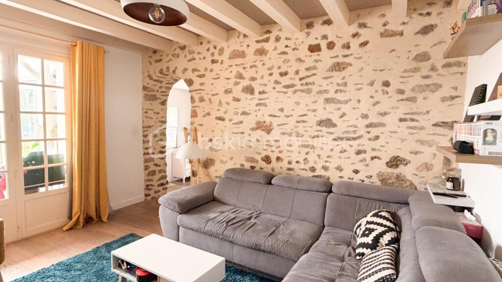 Maison en pierre renovée 100m2 2 chambres – 4 pièces – 2 chambres – 100 m²