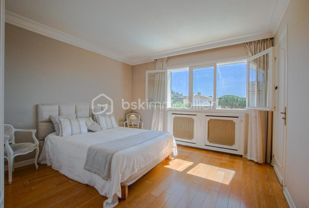 Demeure de caractère avec vue mer, piscine et multiples logements indépendants – 9 pièces – 6 chambres – 319 m²