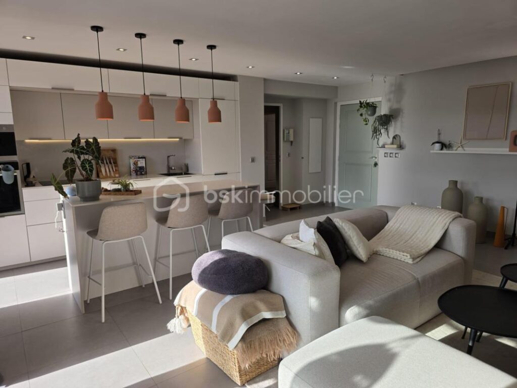 Nice – Corniche Fleurie | 3 pièces 66 m² | Terrasse 16 m² | Vue panoramique | Garage | Piscine – 3 pièces – 2 chambres – 66 m²