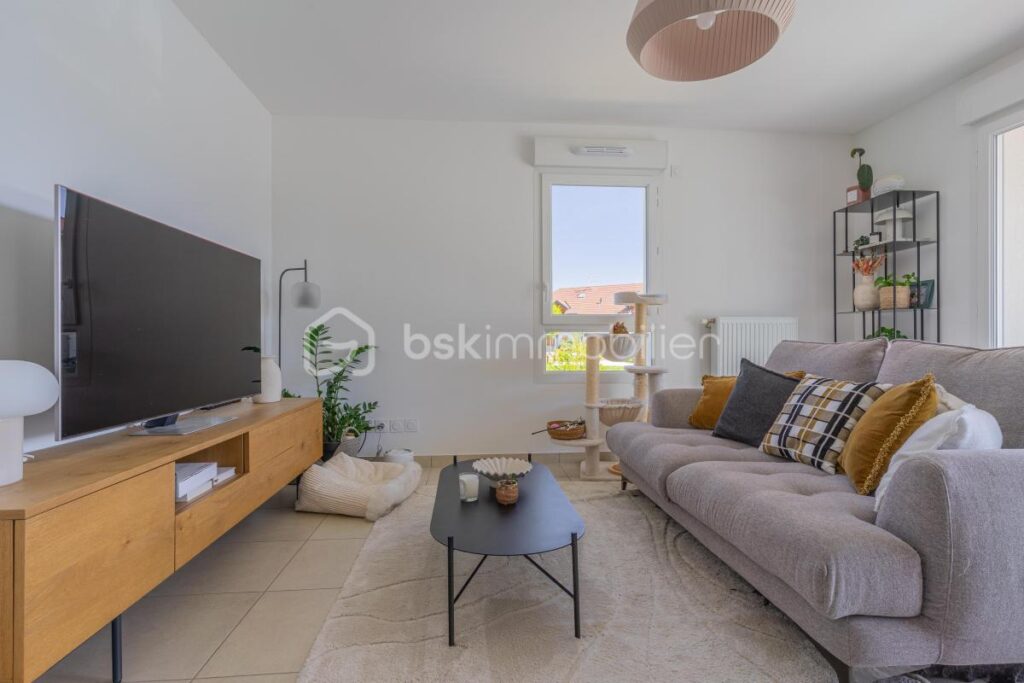 Superbe T3 récent (62m²) avec terrasse, vue montagnes, place de parking privative en sous-sol – Poisy (Brassilly) – 3 pièces – 2 chambres – 62 m²