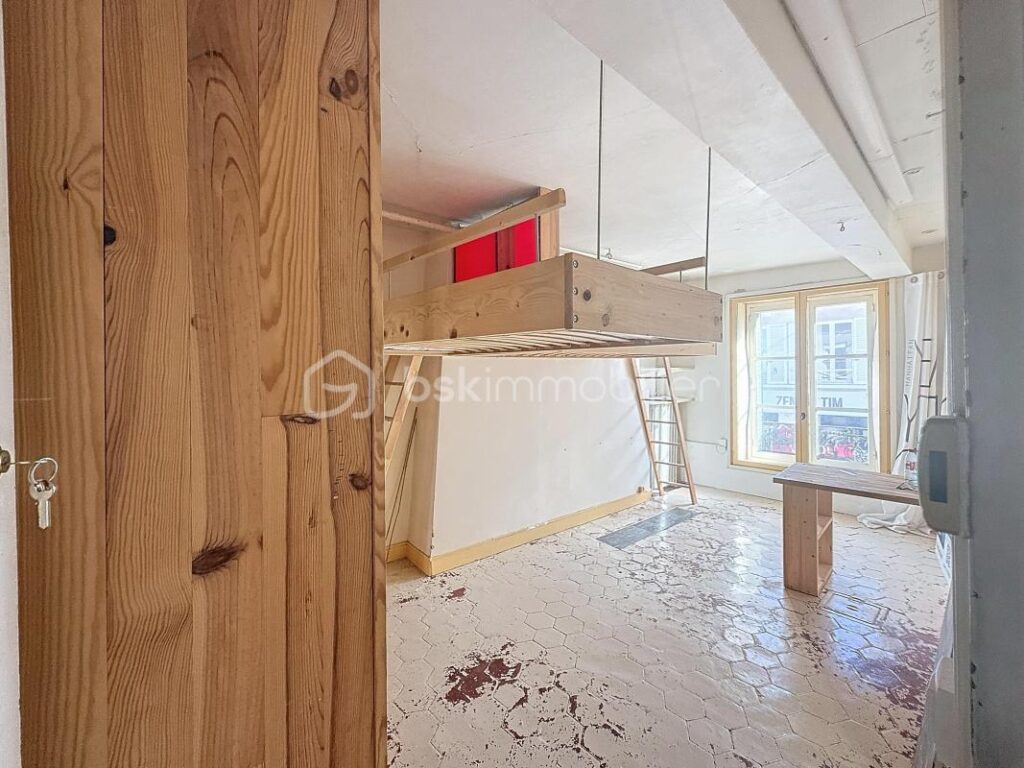 Charmante maison de ville sur 3 niveaux à fort potentiel!! – 5 pièces – 3 chambres – 116 m²