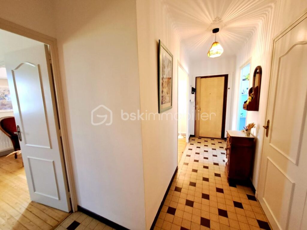 CONFORTABLE T2 – COSY – 57 m2 – BIEN AU CALME ET TRES CHARMANT – – 2 pièces – 1 chambre – 57 m²