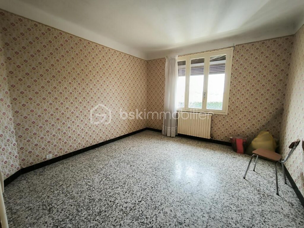 Maison avec vue panoramique sur la campagne gardoise – 4 chambres, dépendances et grand terrain arboré – 5 pièces – 4 chambres – 105 m²