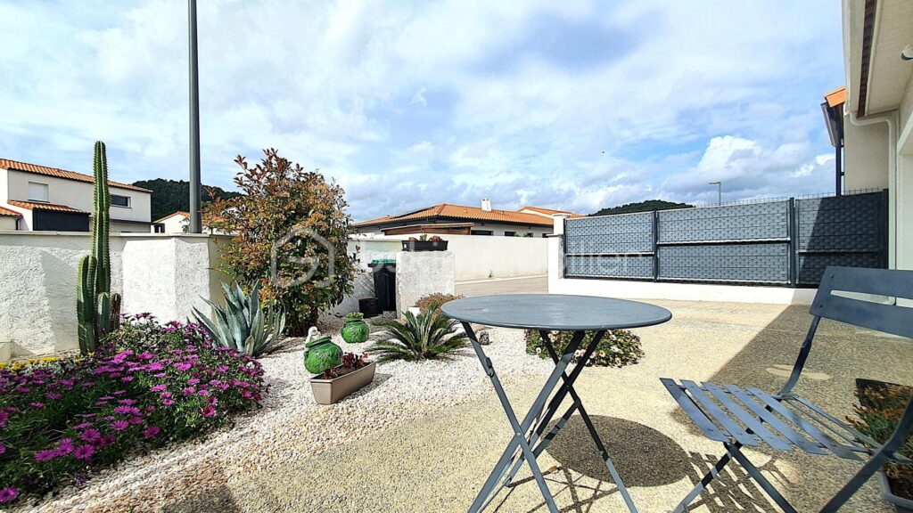 MAISON DEUX FACES – PLAIN PIED – DEUX CHAMBRES – GARAGE – TERRAIN – 3 pièces – 2 chambres – 71 m²