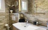 A Villeneuve-Loubet – Appartement 3 pièces atypique avec jardin de 200 m² et aperçu mer – 3 pièces – 2 chambres – 63 m²
