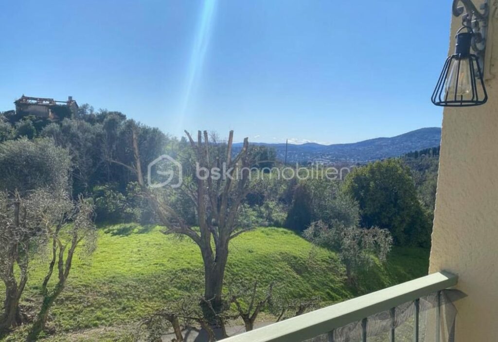 EXCLUSIVITÉ Grasse – Beau 3 pièces lumineux avec balcon plein Sud et vue verdure (sans ascenseur) – 3 pièces – 2 chambres – 55 m²