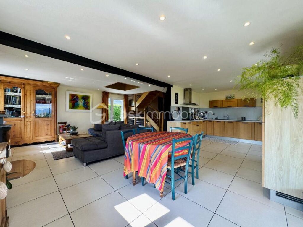 VILLA FAMILIALE D&rsquo;ARCHITECTE – VUE PANORAMIQUE – EPAGNY METZ-TESSY – 6 pièces – 4 chambres – 167 m²