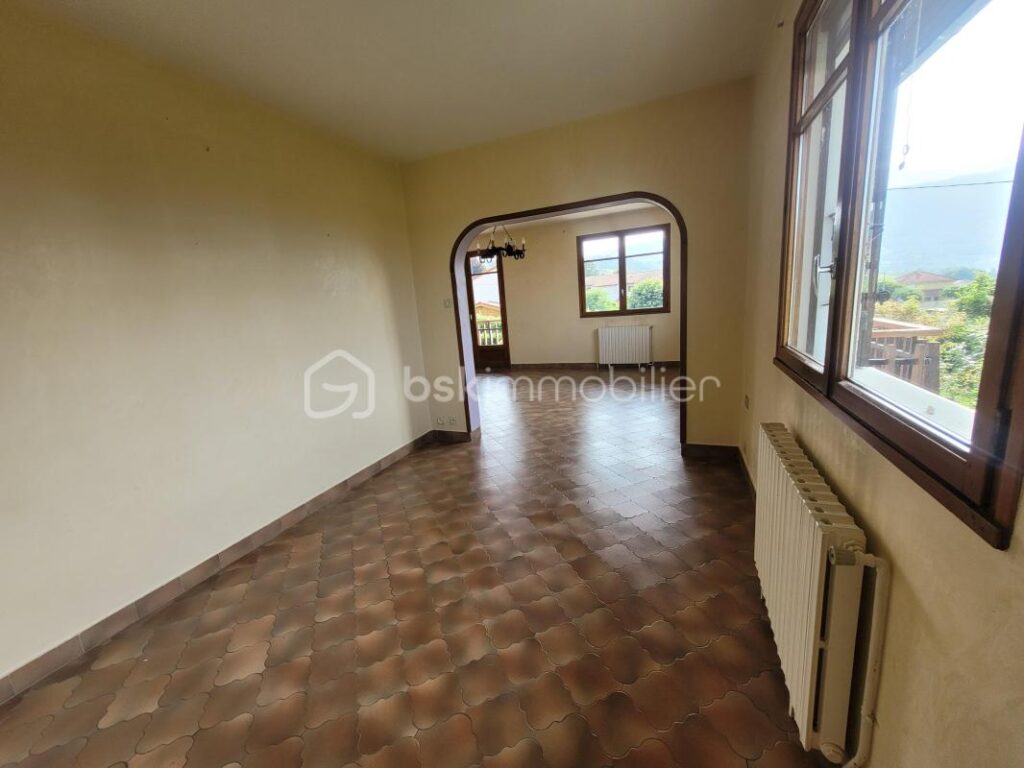 Saint Jean de Moirans Maison Individuelle 380 000 € – 6 pièces – 4 chambres – 180 m²