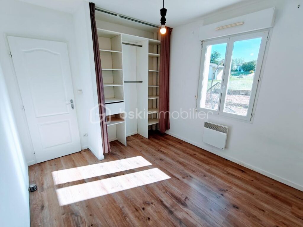 Pavillon plain-pied 3 chambres de 93m², garage, terrain 719m² – 4 pièces – 3 chambres – 92 m²