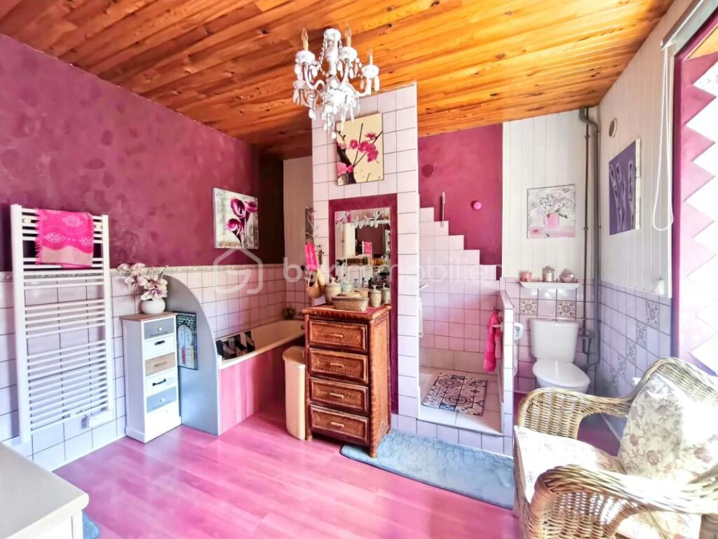 ✨ COUP DE CŒUR – Maison de caractère en pierre avec volumes et extérieur de qualité ✨ – 9 pièces – 6 chambres – 198 m²