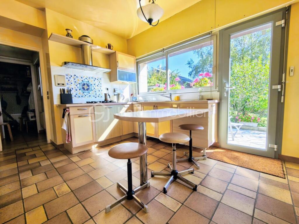 Plein centre, maison familiale av 5 ch sous-sol et jardin clos arboré ! – 8 pièces – 4 chambres – 180 m²