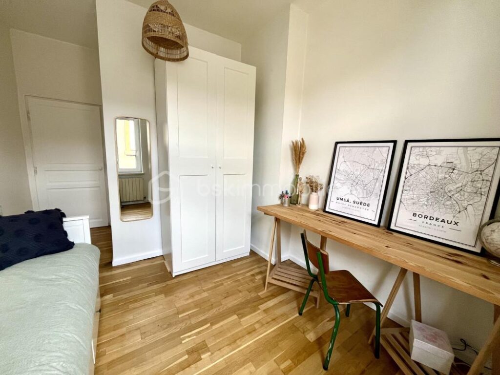 Appartement de charme rénové avec balcon – vue exceptionnelle Porte des Allemands – 4 pièces – 2 chambres – 79 m²