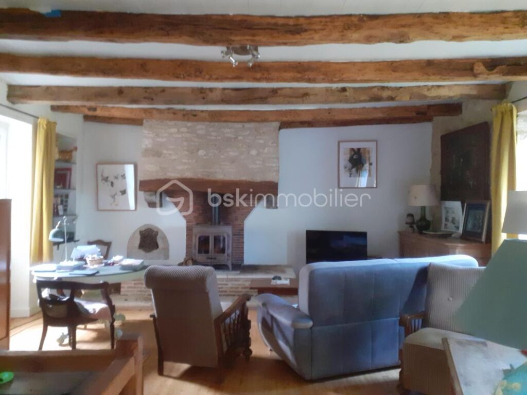 Évasion rustique en pleine campagne : sublime corps de ferme avec piscine et vaste terrain à Berganty – 15 pièces – 3 chambres – 374 m²