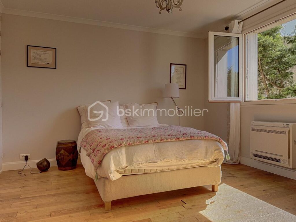 Appartement haut de gamme avec vue sur le Palais des Papes – 6 pièces – 5 chambres – 180 m²