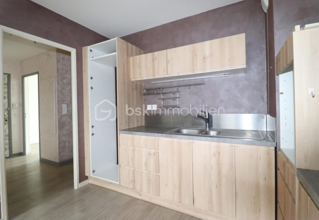 AGREABLE APPARTEMENT TRAVERSANT ET LUMINEUX ( 3 pieces 53 m² ) AVEC PLACE DE PARKING PRIVATIVE – 3 pièces – 2 chambres – 53 m²