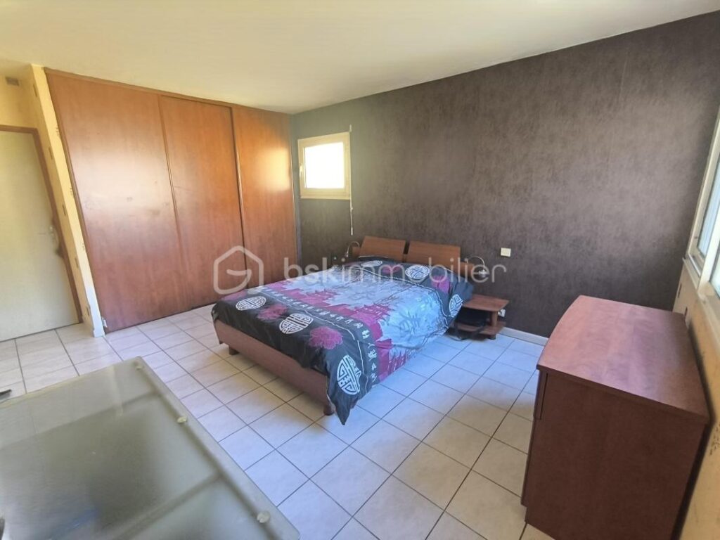 Exclusivité ! Bien rare à 5 min de Voiron – Maison familiale 151 m² + grand terrain – 6 pièces – 4 chambres – 151 m²
