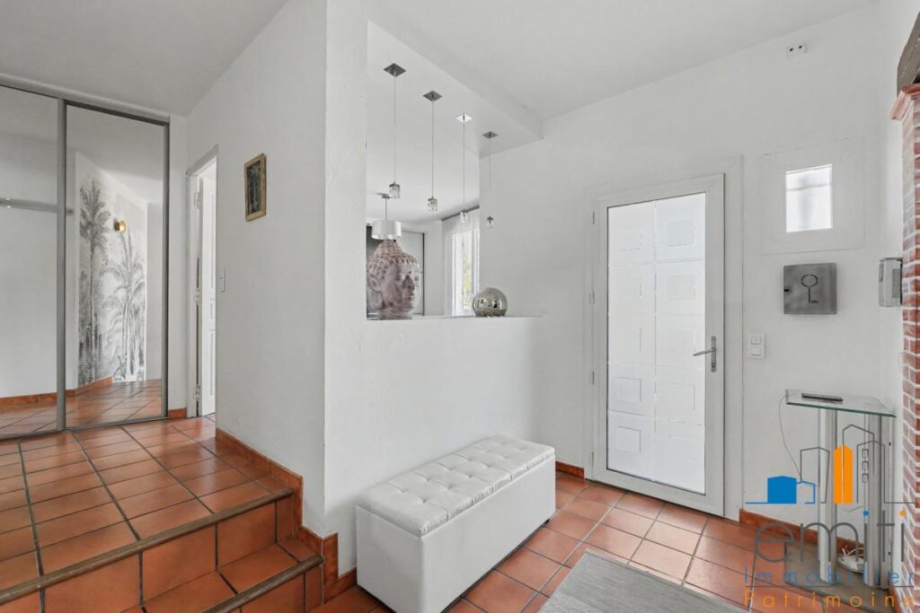Maison – 6 pièces – 4 chambres – 186 m²