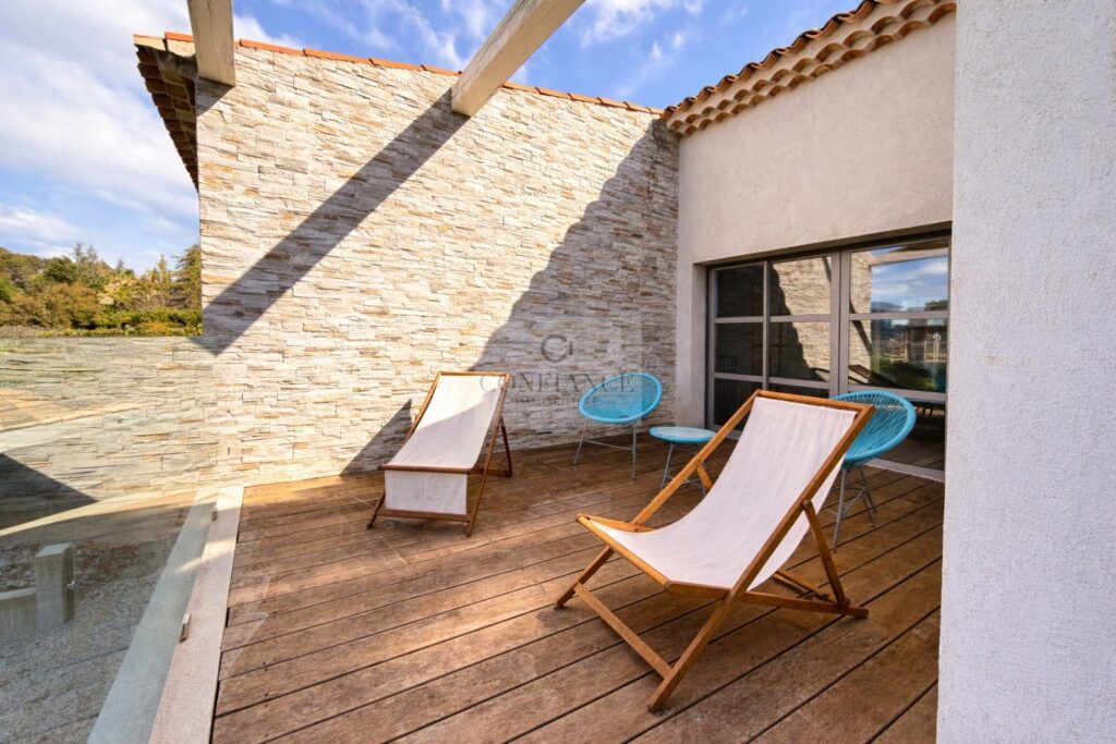 Maison – 7 pièces – 5 chambres – 254 m²