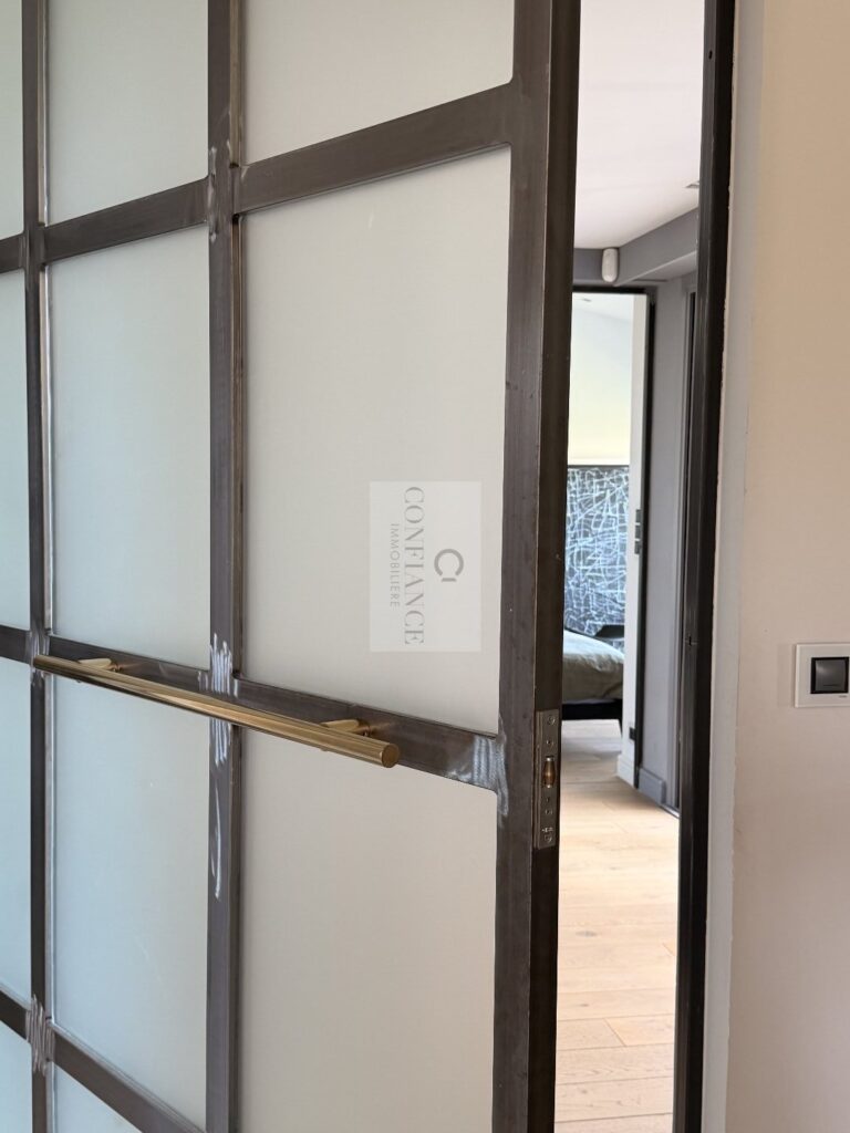 Maison – 7 pièces – 5 chambres – 254 m²