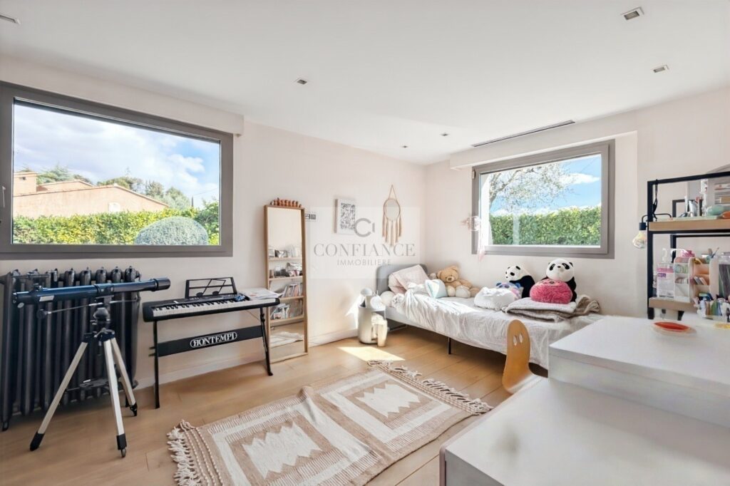 Maison – 7 pièces – 5 chambres – 254 m²