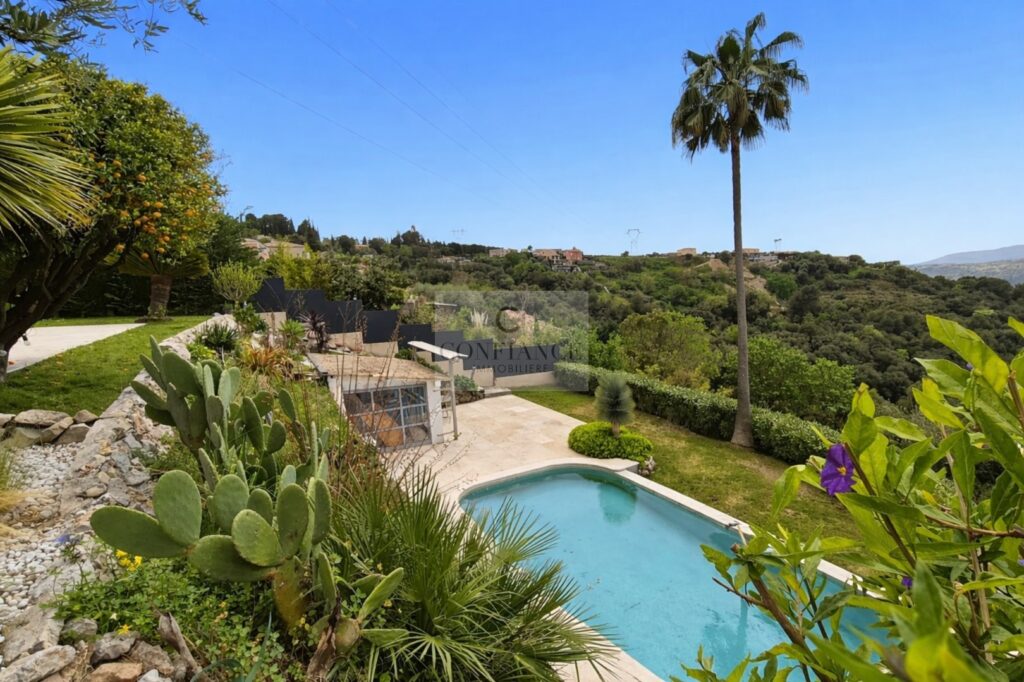 Maison – 7 pièces – 5 chambres – 254 m²