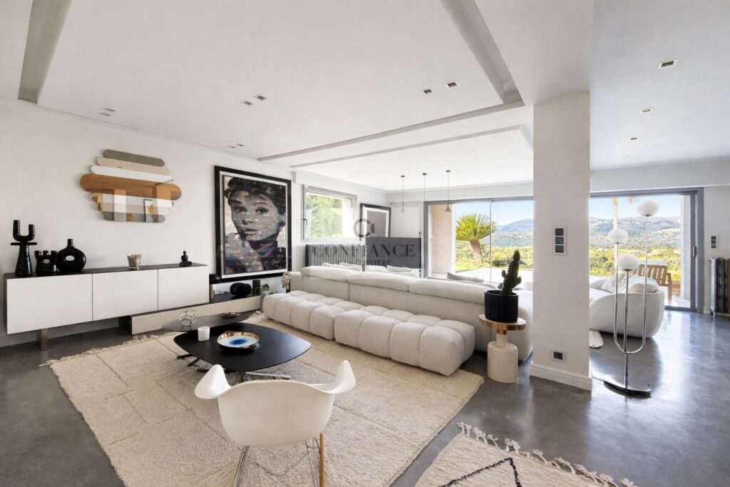 Maison – 7 pièces – 5 chambres – 254 m²