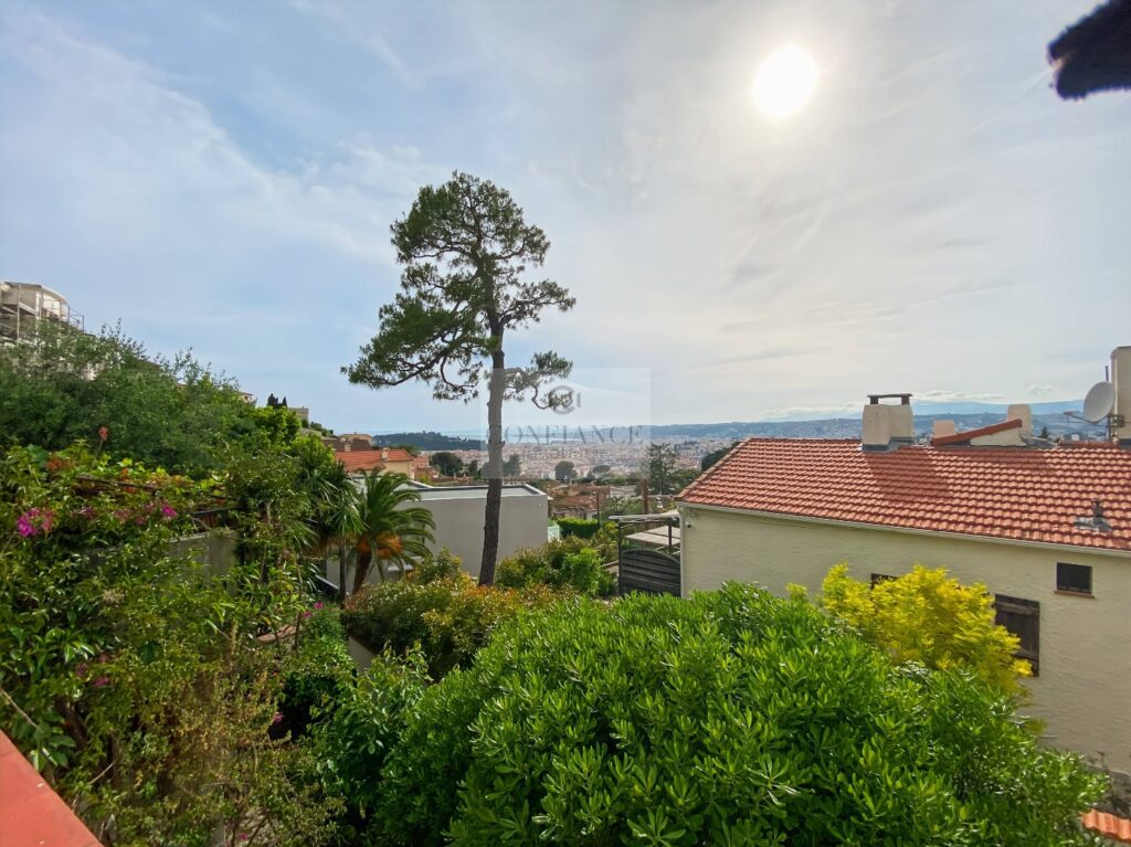 Maison – 5 pièces – 4 chambres – 199 m²