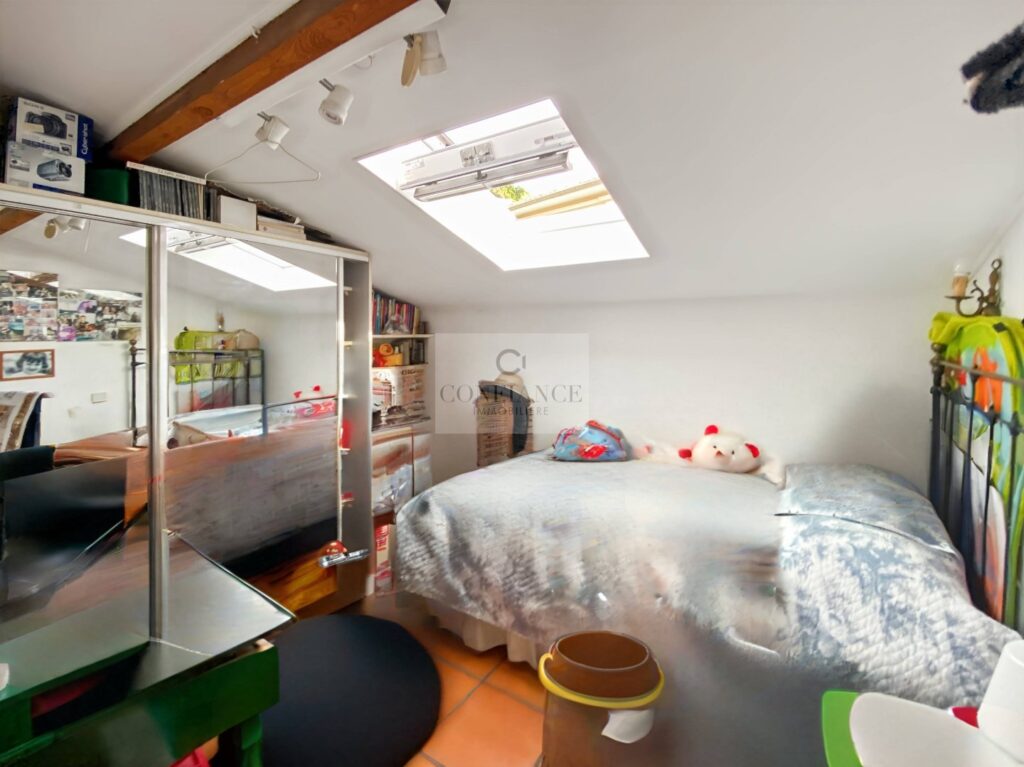 Maison – 5 pièces – 4 chambres – 199 m²