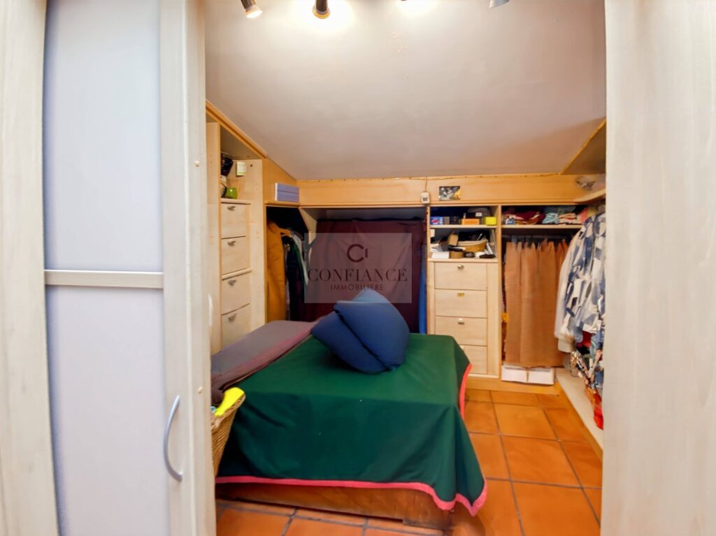 Maison – 5 pièces – 4 chambres – 199 m²