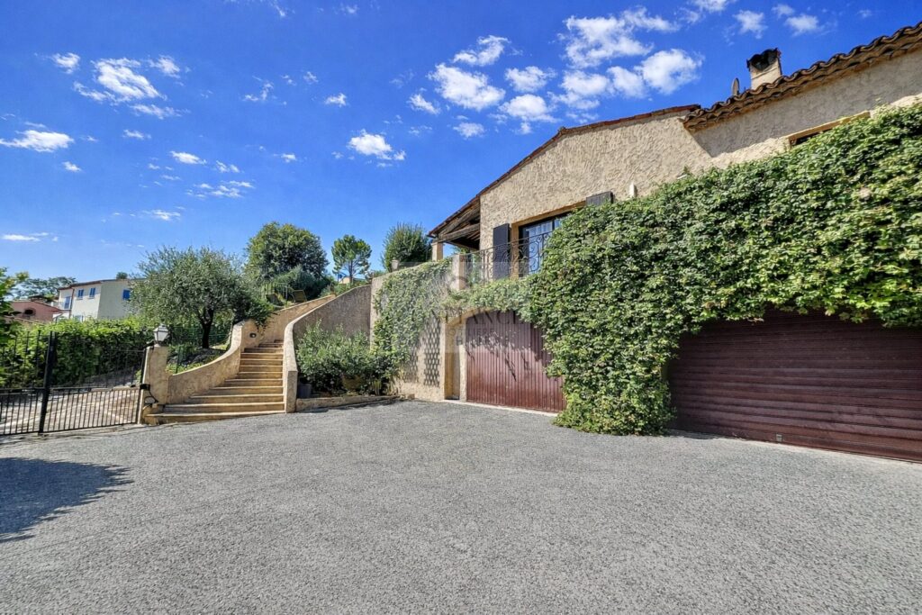 Maison individuelle – 5 pièces – 4 chambres – 148 m²