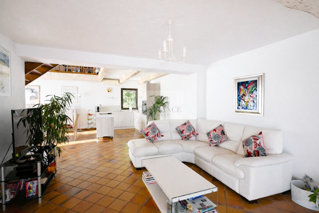 Maison individuelle – 5 pièces – 4 chambres – 148 m²