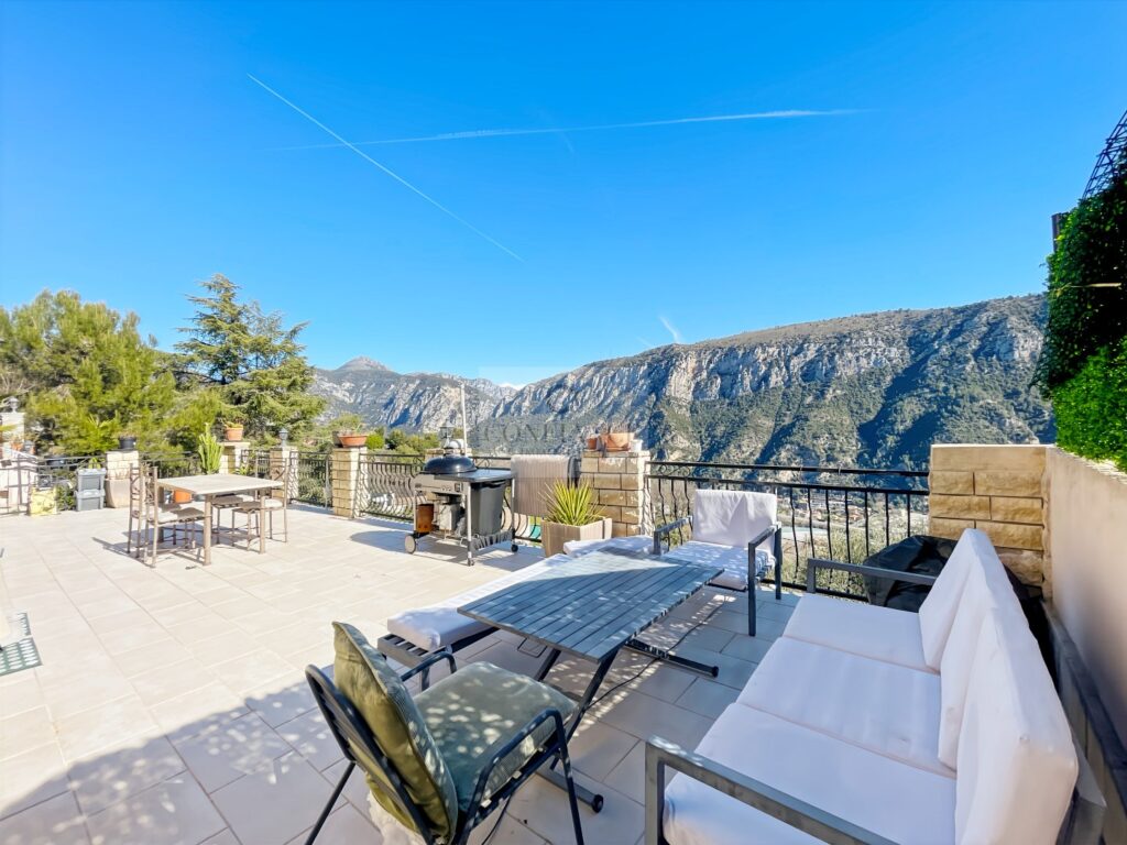 Maison individuelle – 7 pièces – 5 chambres – 185 m²