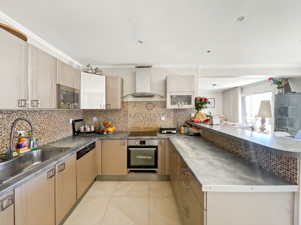 Maison individuelle – 7 pièces – 5 chambres – 185 m²