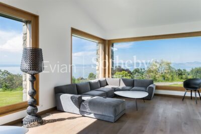 VILLA D&rsquo;ARCHITECTE EN PLEIN COEUR DU GOLF D&rsquo;EVIAN – 10 pièces – 6 chambres – 266 m²
