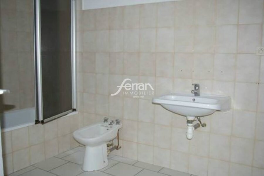 Appartement à louer à Salernes
