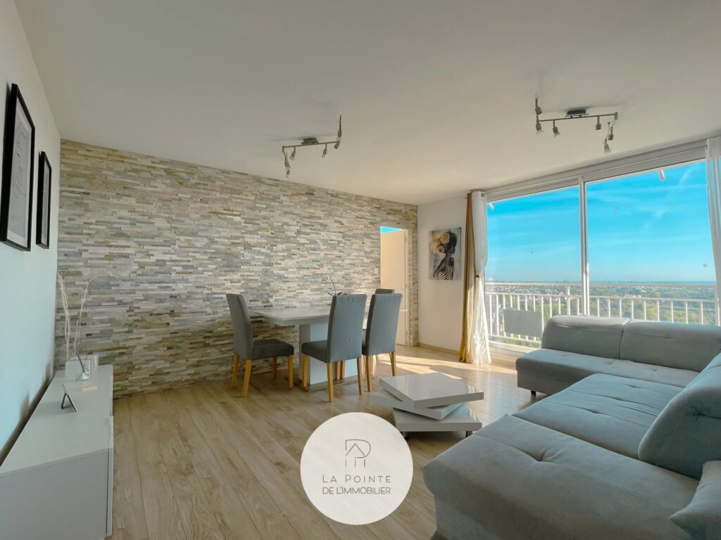 Appartement T4 à Saint-Brieuc avec vue imprenable sur la baie et la ville – 4 pièces – 2 chambres – 73.57 m²