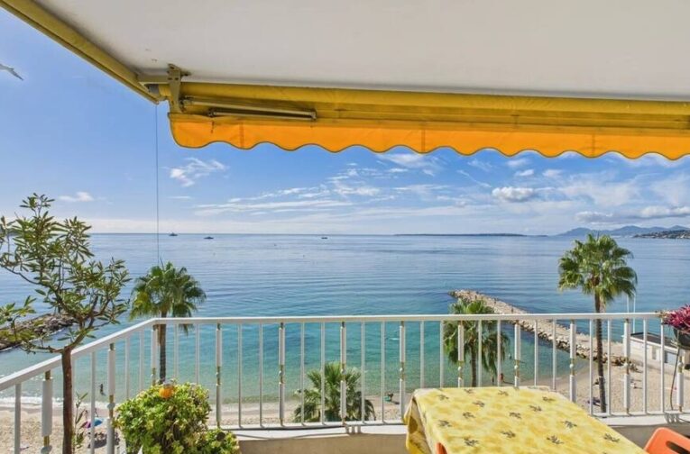 vue mer appartement Antibes