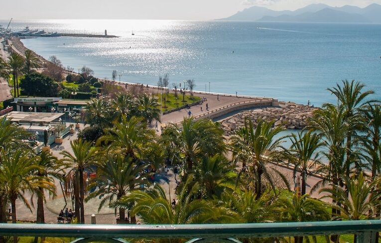 vue mer appartement balcon cannes