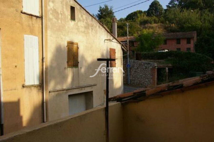 Appartement à louer à Salernes