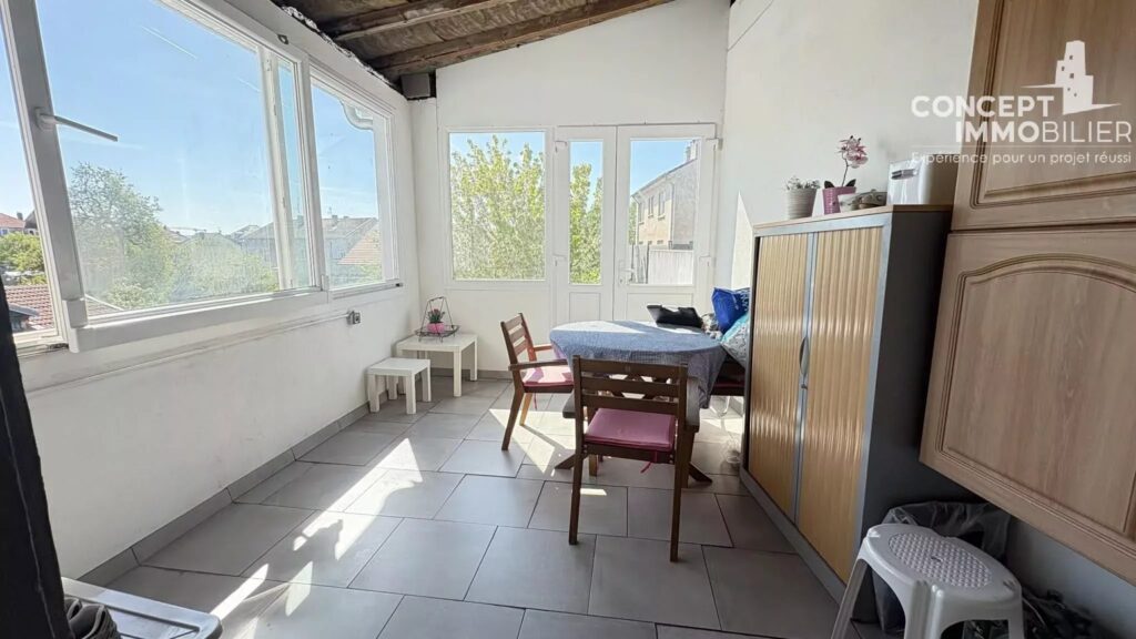 Immeuble à vendre Uckange – 8 pièces – 5 chambres – 202 m²