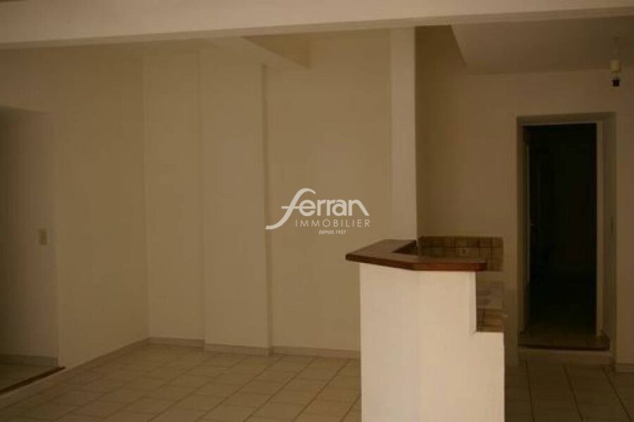 Appartement à louer à Salernes