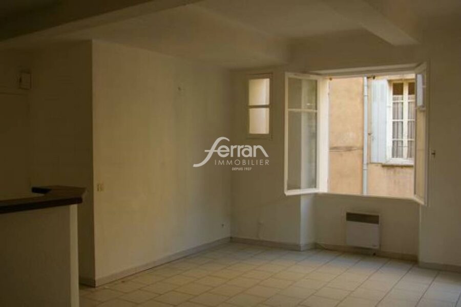 Appartement à louer à Salernes