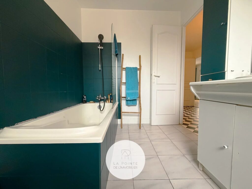 Maison cocooning avec terrasse – Quartier Saint-Michel à Saint-Brieuc – 4 pièces – 2 chambres – 103.4 m²