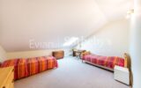 VILLA PIEDS DANS L&rsquo;EAU À THONON-LES-BAINS – 8 pièces – 7 chambres – 152 m²