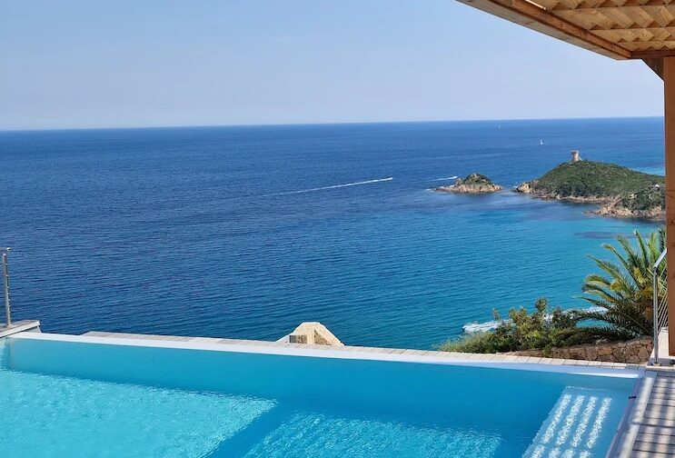 vue mer piscine villa