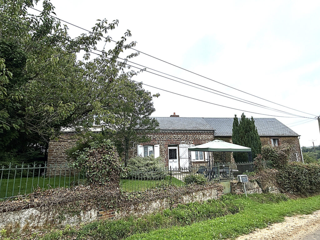 Au coeur de la campagne du sud Pays d&rsquo;auge, l&rsquo;agence CAZIN I – 6 pièces – 3 chambres – 120 m²