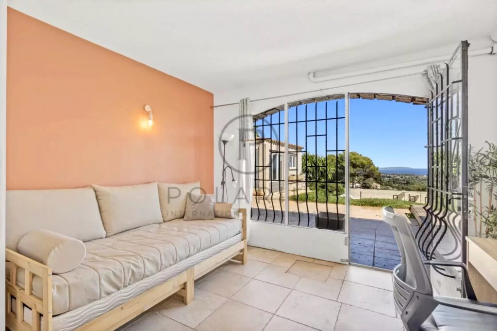 Villa de luxe avec vue sur la mer à vendre à Antibes – 6 chambres, piscine et appartement d&rsquo;invités – 9 pièces – 6 chambres – 350 m²