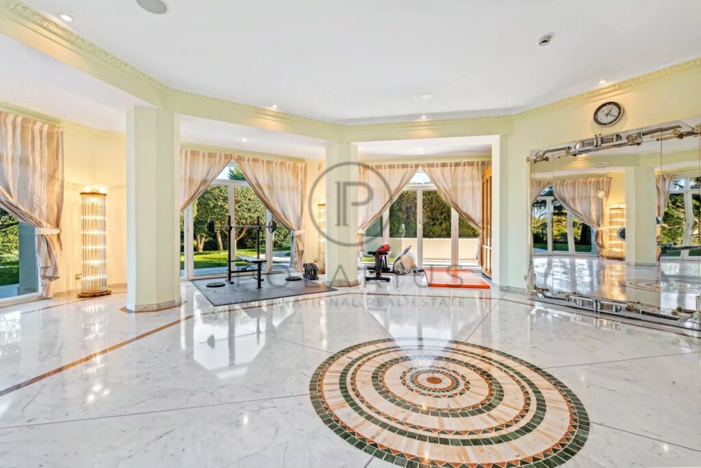 Domaine d’exception à vendre au Cap d’Antibes – Château du Cap – 15 pièces – 11 chambres – 1000 m²