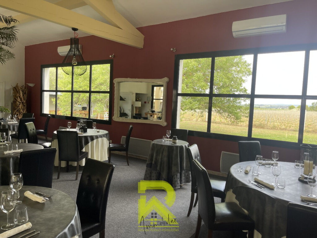 Domaine avec une activité commerciale – 6 pièces – 4 chambres – 211 m²