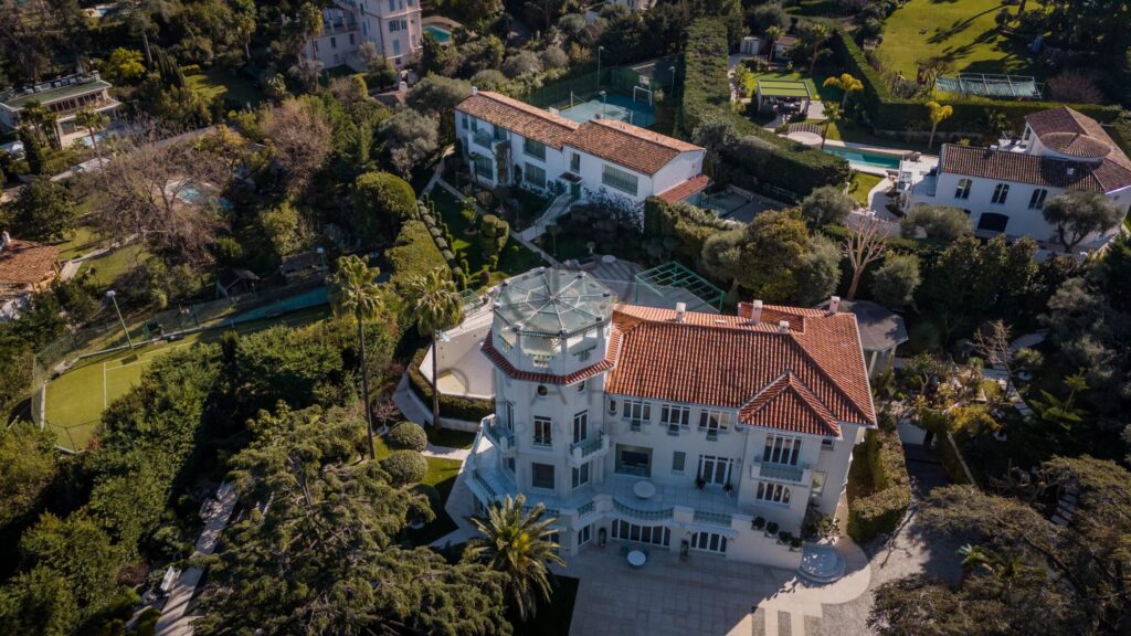 Domaine d’exception à vendre au Cap d’Antibes – Château du Cap – 15 pièces – 11 chambres – 1000 m²